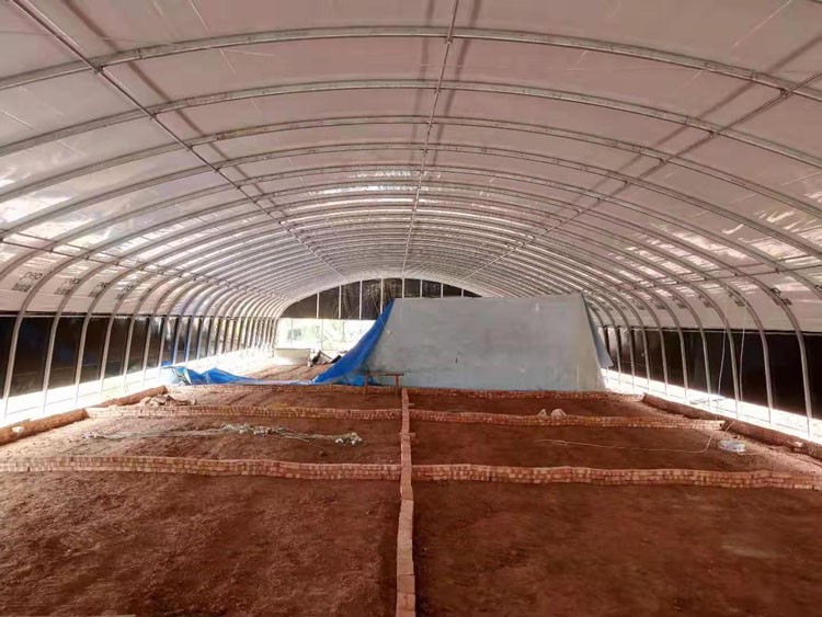 Measurements should be carried out before the greenhouse construction to effectively reduce installation errors Measurements should be carried out before the greenhouse construction to effectively reduce installation errors